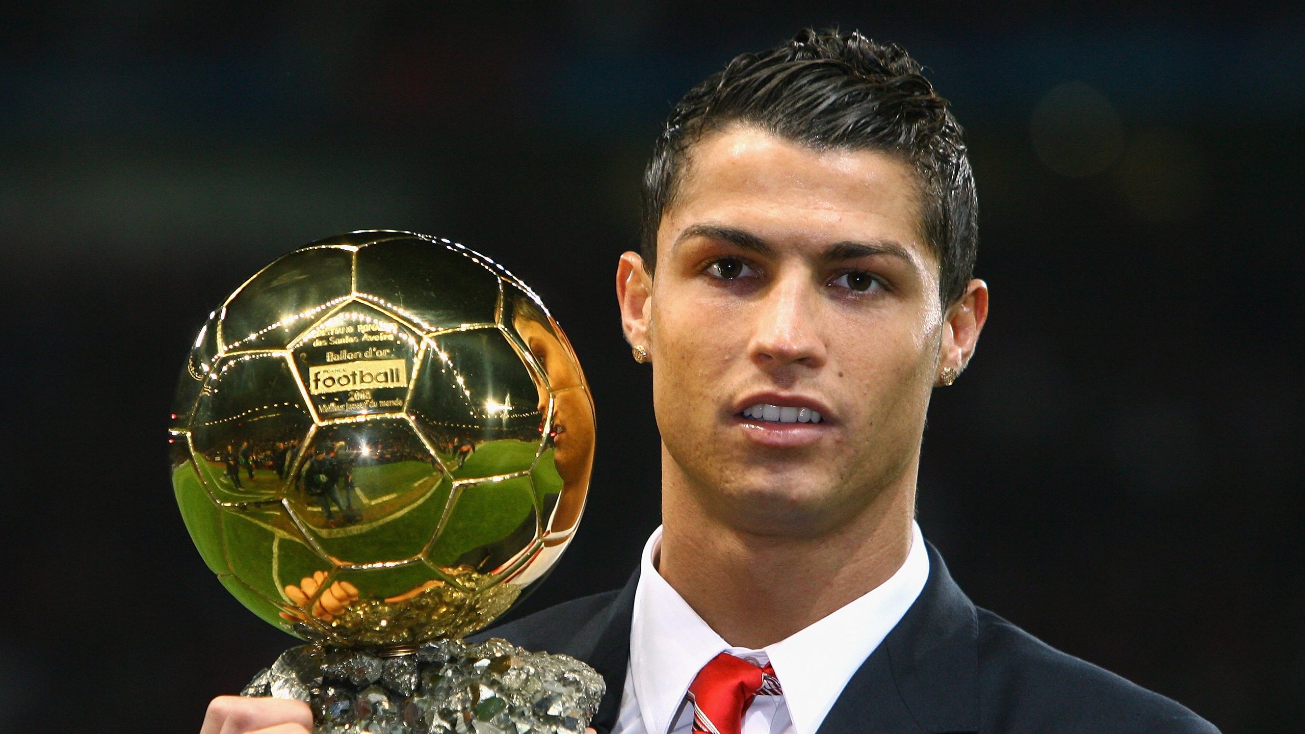 简:全黑队边锋位置的核心人物,突破能力无可匹敌