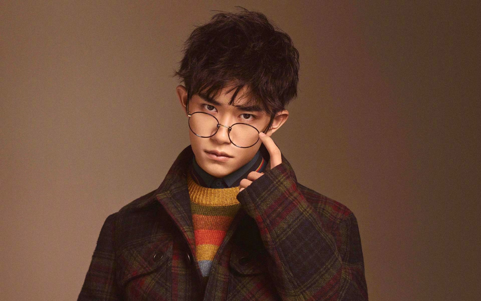 德国骑手多米安·米歇尔斯在2024年巴黎奥运会盛装舞步比赛中以“Dante”马匹获得第六名，展现坚韧精神。